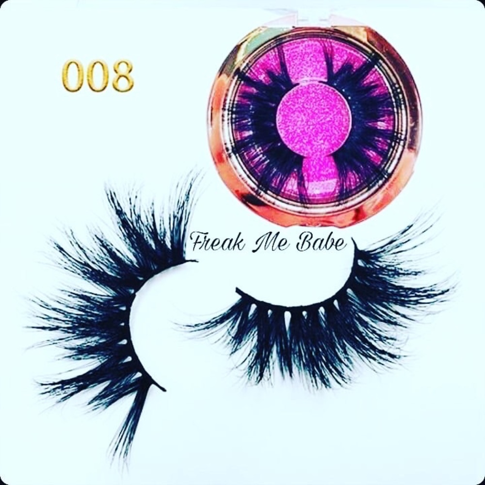 Lashes lipgloss